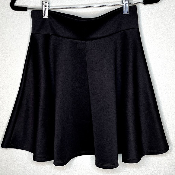 Black Flare Mini Skirt - M - Picture 2 of 2